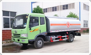 解放單橋輕型運油車(油罐車)