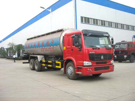 重汽豪濼后八輪粉粒物料運(yùn)輸車