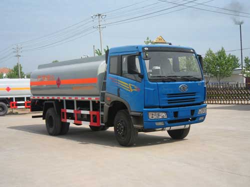 解放平頭化工液體運輸車