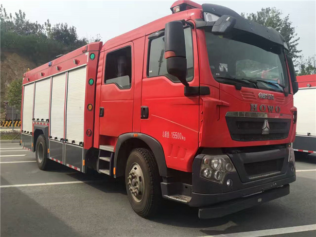 重汽T5G泡沫消防車(chē)(國(guó)五)